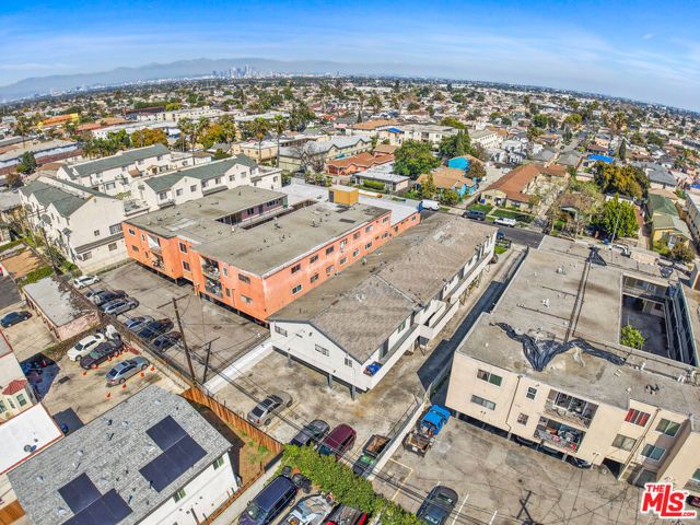 6339 10th Avenue, Los Angeles, CA 90043