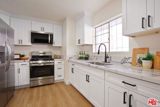 6339 10th Avenue, Los Angeles, CA 90043