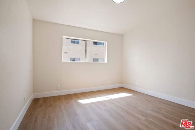 6339 10th Avenue, Los Angeles, CA 90043