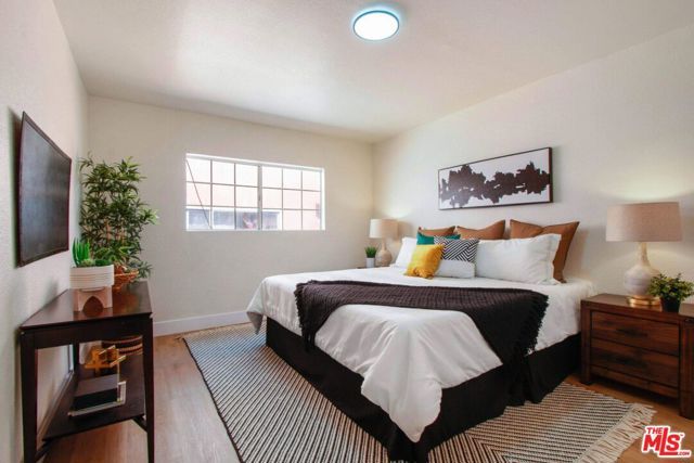 6339 10th Avenue, Los Angeles, CA 90043