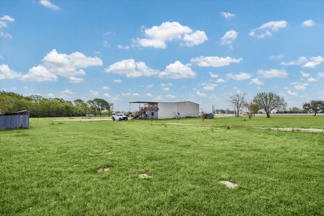 1021 Star Lane, Alleyton, TX 78933