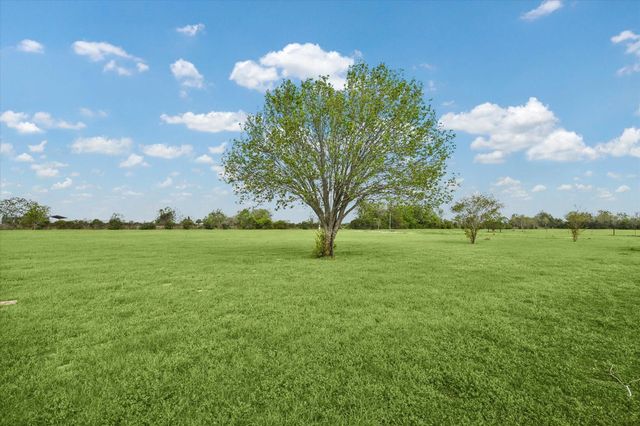 1021 Star Lane, Alleyton, TX 78933