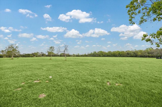 1021 Star Lane, Alleyton, TX 78933