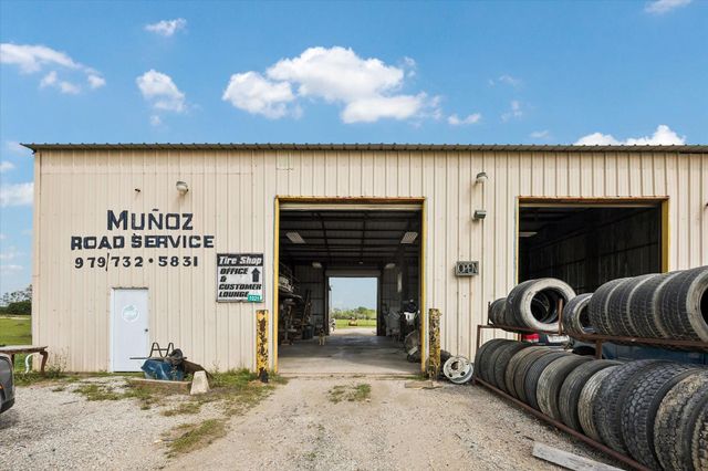 1021 Star Lane, Alleyton, TX 78933