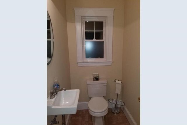 12 Athelstane Rd 1, Newton, MA 02459