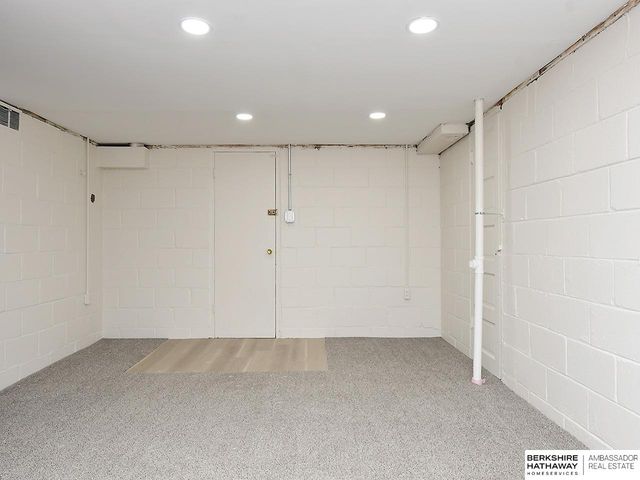 3110 Young Street, Omaha, NE 68112
