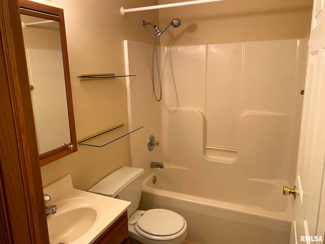 3804 CREEK HILL Drive, Bettendorf, IA 52722