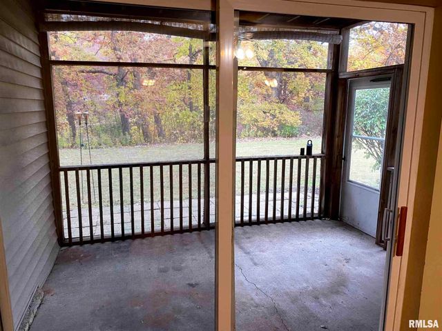 3804 CREEK HILL Drive, Bettendorf, IA 52722