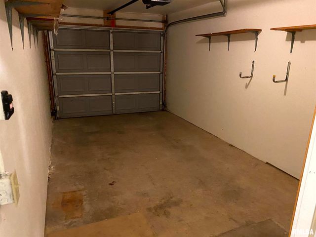 3804 CREEK HILL Drive, Bettendorf, IA 52722