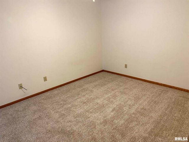 3804 CREEK HILL Drive, Bettendorf, IA 52722