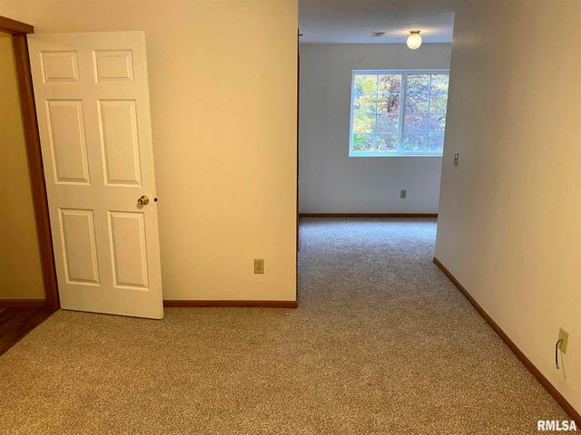 3804 CREEK HILL Drive, Bettendorf, IA 52722