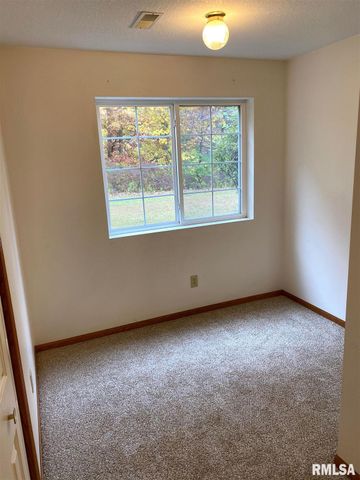 3804 CREEK HILL Drive, Bettendorf, IA 52722