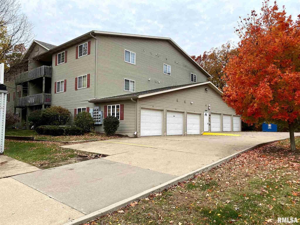 3804 CREEK HILL Drive, Bettendorf, IA 52722