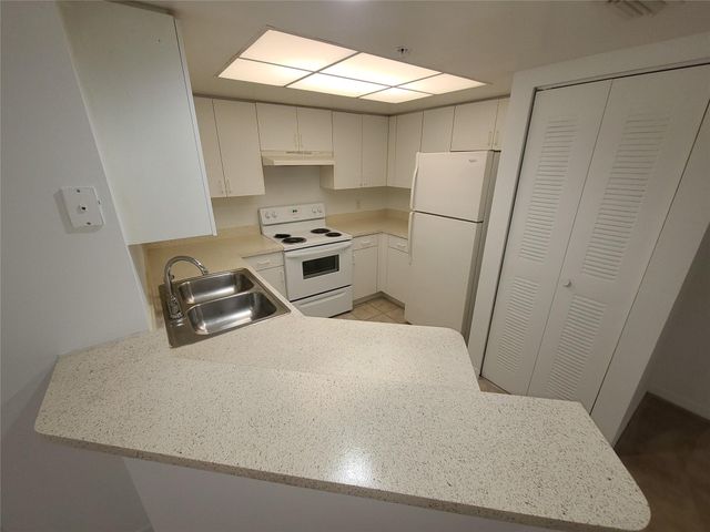 4159 N Haverhill Road 1316, West Palm Beach, FL 33417