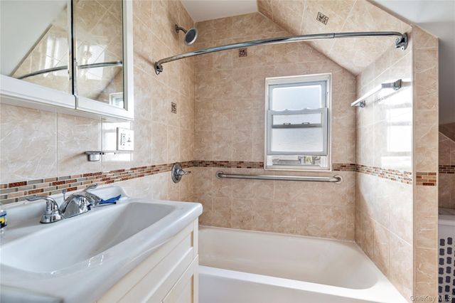 124-34 135th Place, South Ozone Park, NY 11420