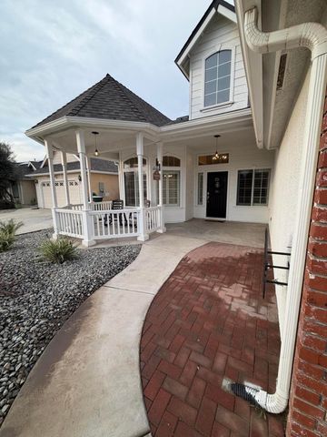 5222 W Lark Court W, Visalia, CA 93291