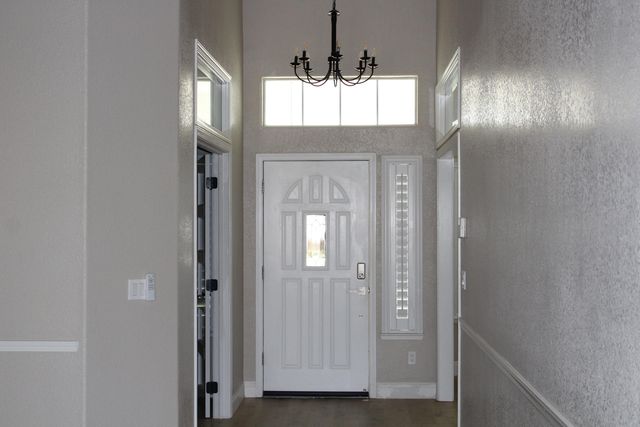 5222 W Lark Court W, Visalia, CA 93291