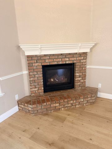 5222 W Lark Court W, Visalia, CA 93291