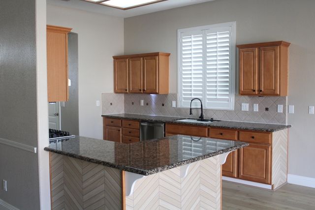 5222 W Lark Court W, Visalia, CA 93291