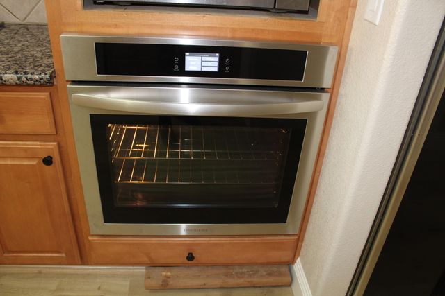 5222 W Lark Court W, Visalia, CA 93291