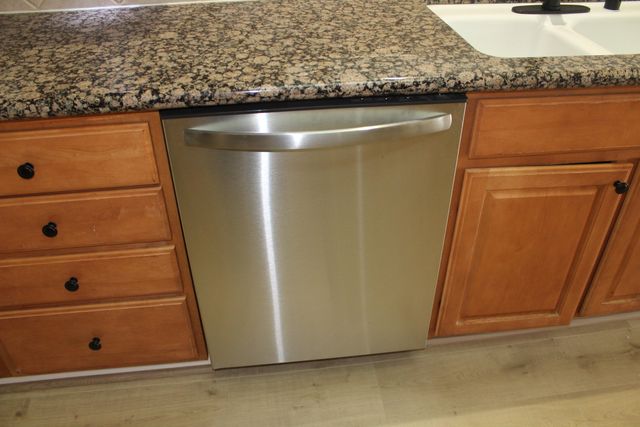 5222 W Lark Court W, Visalia, CA 93291