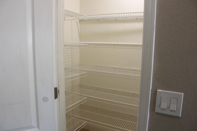 5222 W Lark Court W, Visalia, CA 93291