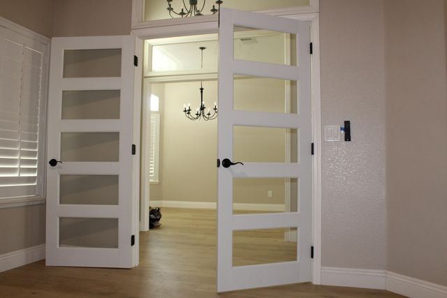 5222 W Lark Court W, Visalia, CA 93291