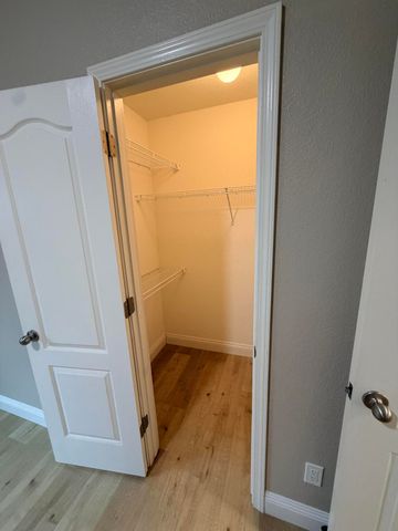 5222 W Lark Court W, Visalia, CA 93291