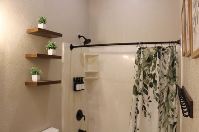 5222 W Lark Court W, Visalia, CA 93291