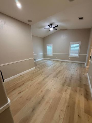 5222 W Lark Court W, Visalia, CA 93291