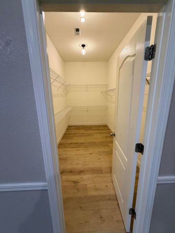 5222 W Lark Court W, Visalia, CA 93291