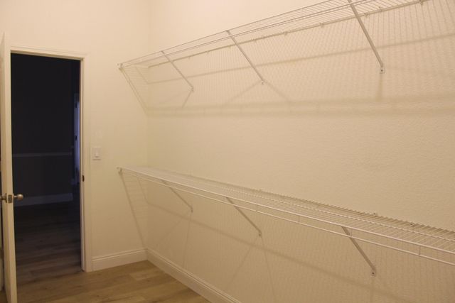 5222 W Lark Court W, Visalia, CA 93291