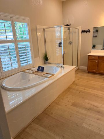 5222 W Lark Court W, Visalia, CA 93291