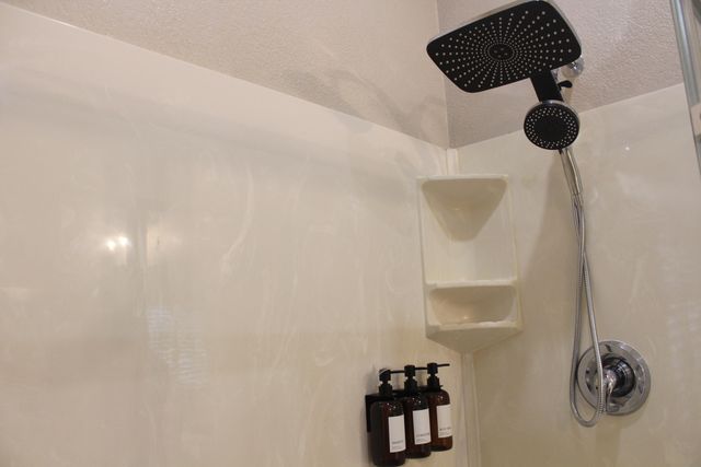 5222 W Lark Court W, Visalia, CA 93291