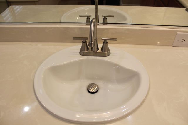 5222 W Lark Court W, Visalia, CA 93291