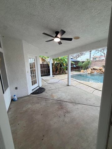 5222 W Lark Court W, Visalia, CA 93291