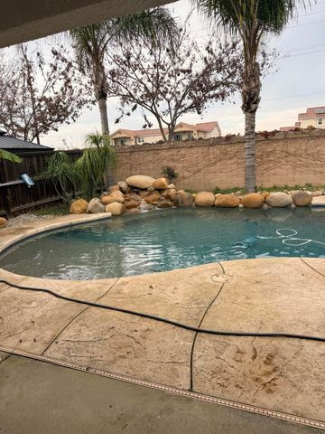 5222 W Lark Court W, Visalia, CA 93291