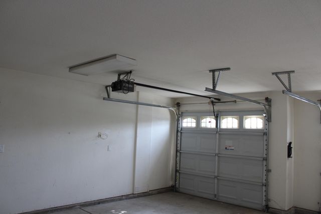 5222 W Lark Court W, Visalia, CA 93291