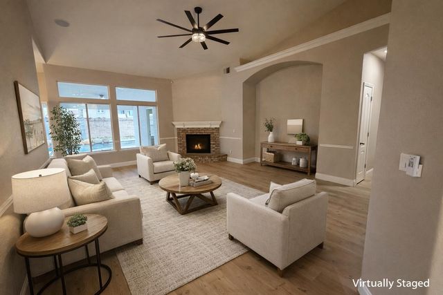 5222 W Lark Court W, Visalia, CA 93291