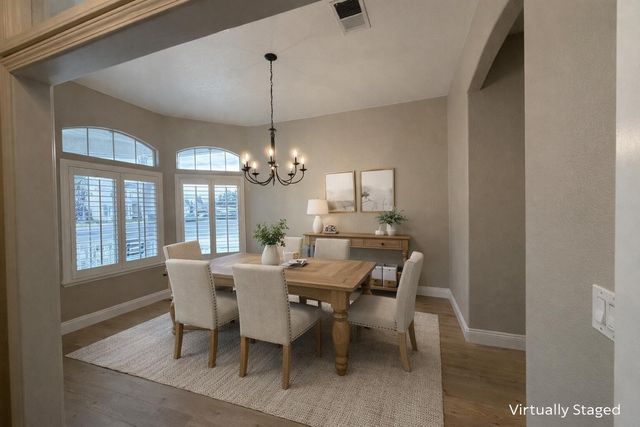 5222 W Lark Court W, Visalia, CA 93291