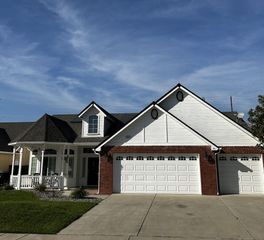 5222 W Lark Court W, Visalia, CA 93291