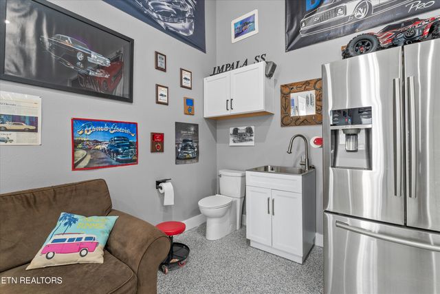 923 Herbert Drive, Greenback, TN 37742