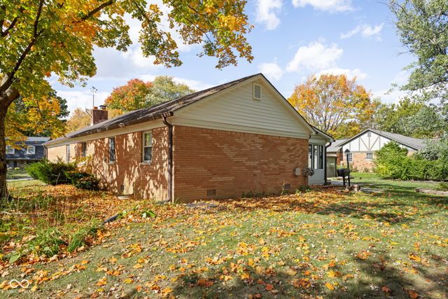 8133 Groton Lane, Indianapolis, IN 46260