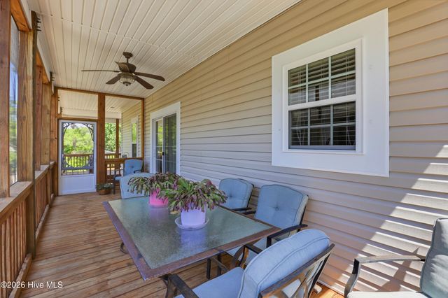 332 NE 52nd Street, Oak Island, NC 28465