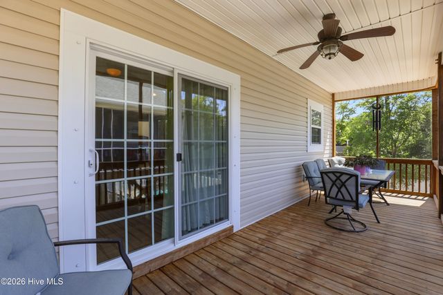 332 NE 52nd Street, Oak Island, NC 28465