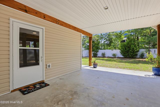332 NE 52nd Street, Oak Island, NC 28465