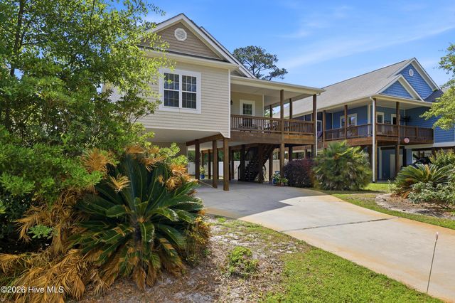 332 NE 52nd Street, Oak Island, NC 28465
