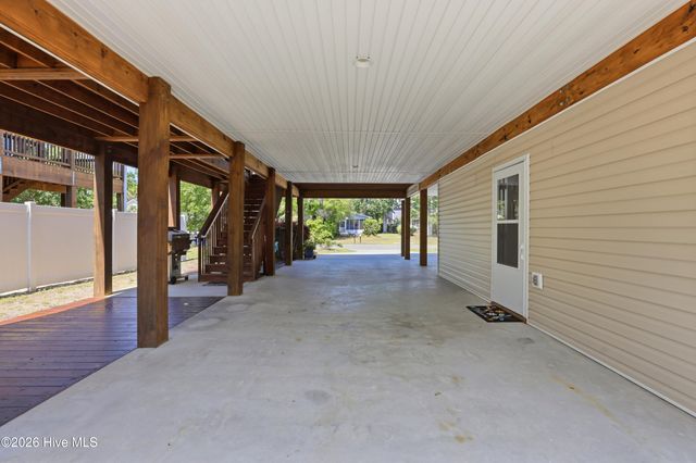 332 NE 52nd Street, Oak Island, NC 28465