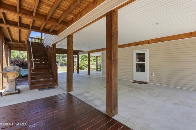 332 NE 52nd Street, Oak Island, NC 28465