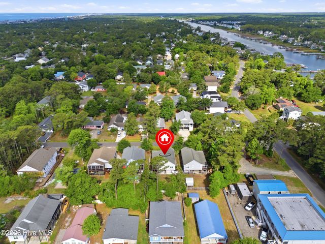 332 NE 52nd Street, Oak Island, NC 28465